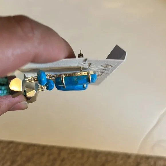 Brand New Kendra Scott Dove Gold Earrings - Picture 2 of 5